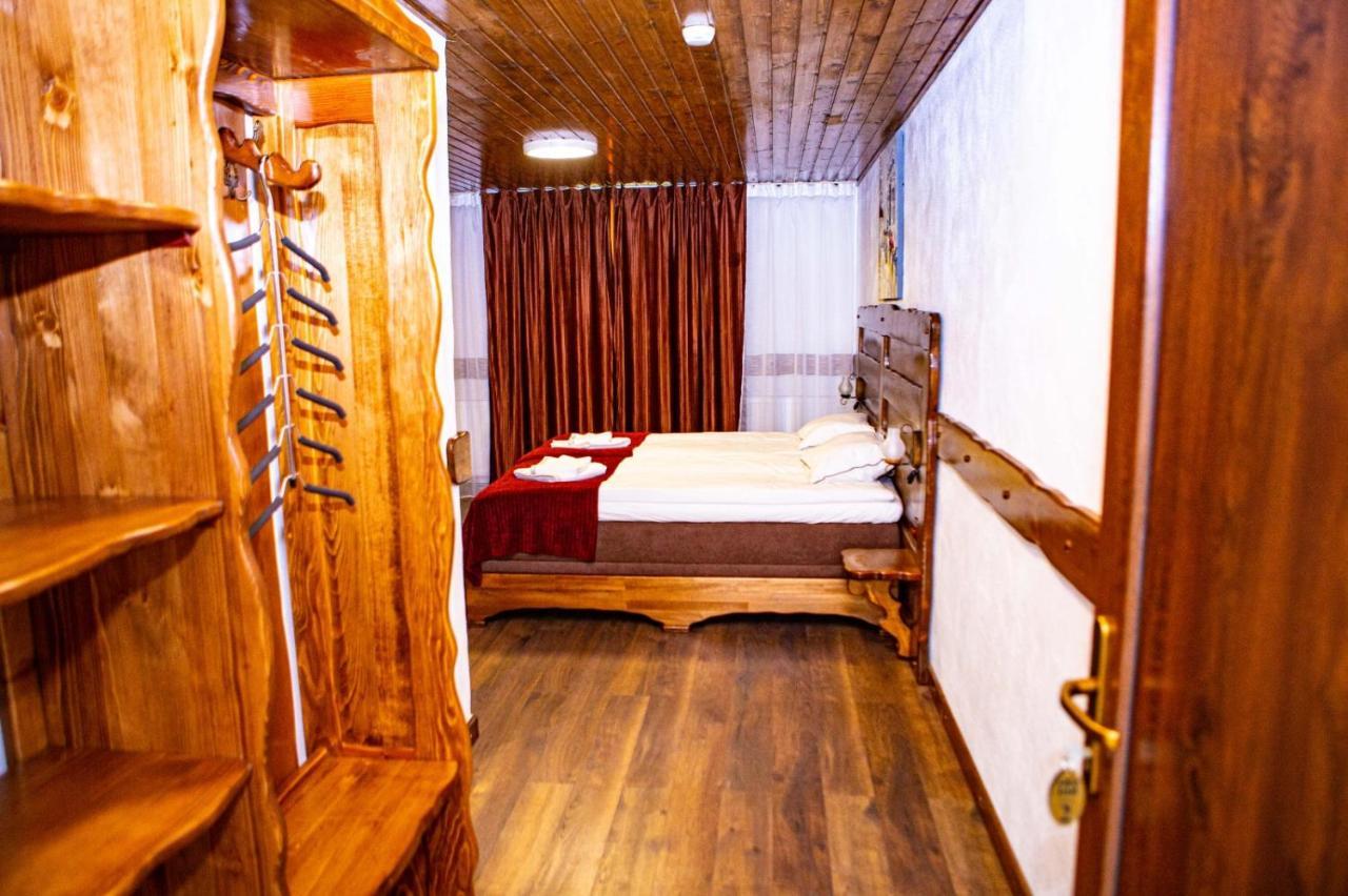 Vila Swe Sar Hotel คูร์ตา เด อาร์เจช ภายนอก รูปภาพ