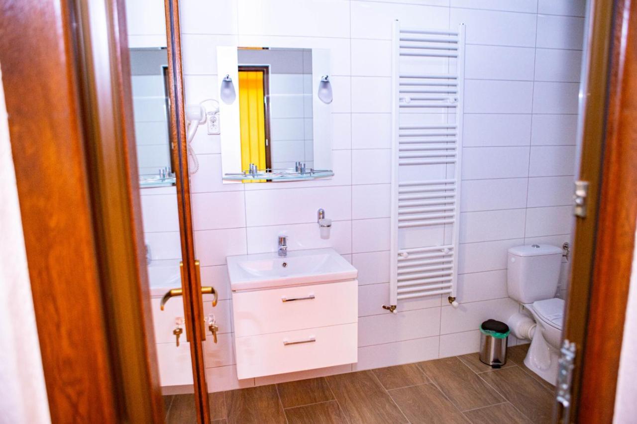 Vila Swe Sar Hotel คูร์ตา เด อาร์เจช ภายนอก รูปภาพ