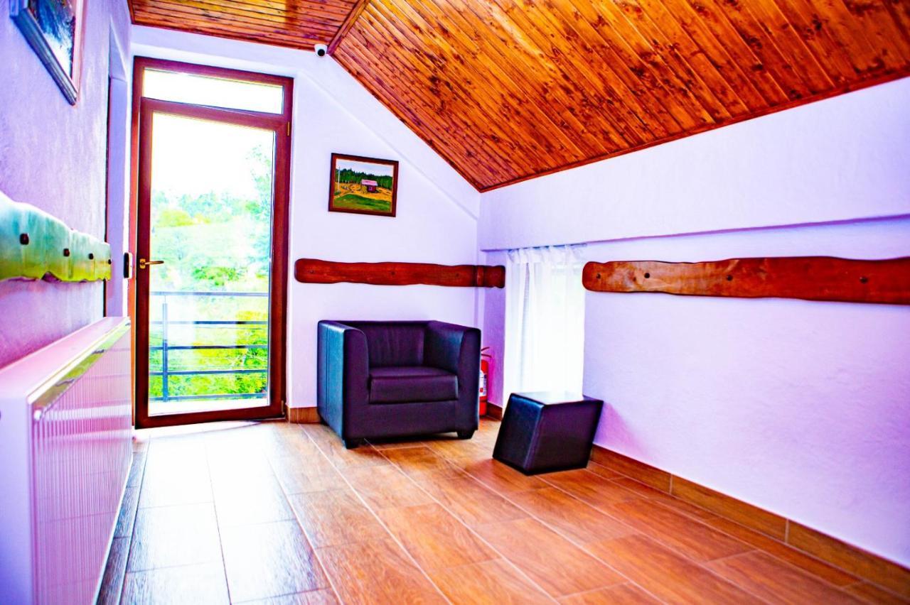 Vila Swe Sar Hotel คูร์ตา เด อาร์เจช ภายนอก รูปภาพ