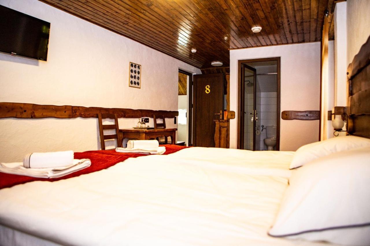 Vila Swe Sar Hotel คูร์ตา เด อาร์เจช ภายนอก รูปภาพ